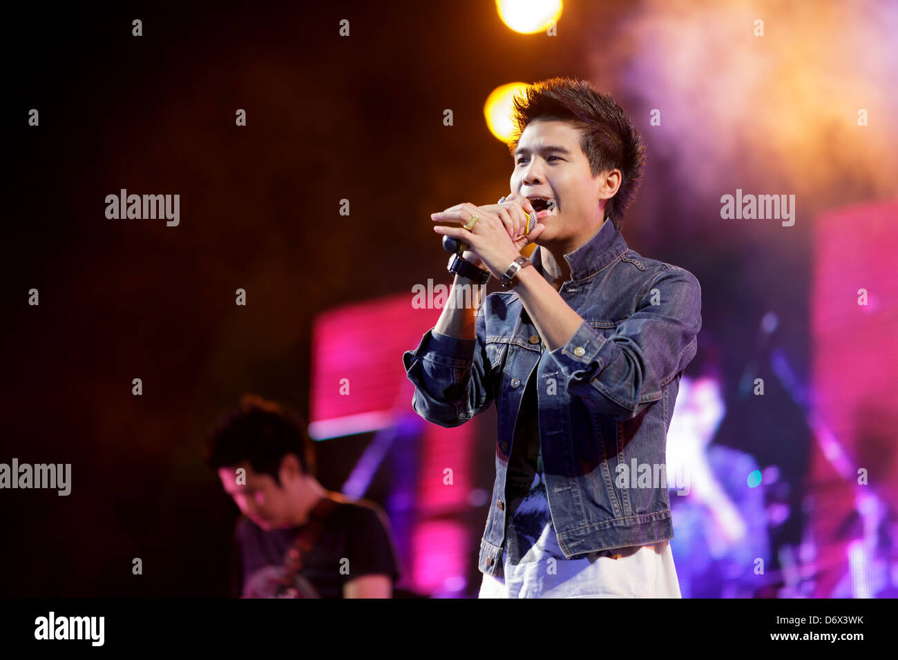 Thai pop show on stage for new year, the 31th December 2012, at the Thapae  gate square, Chiang Mai, Thailand Stock Photo - Alamy