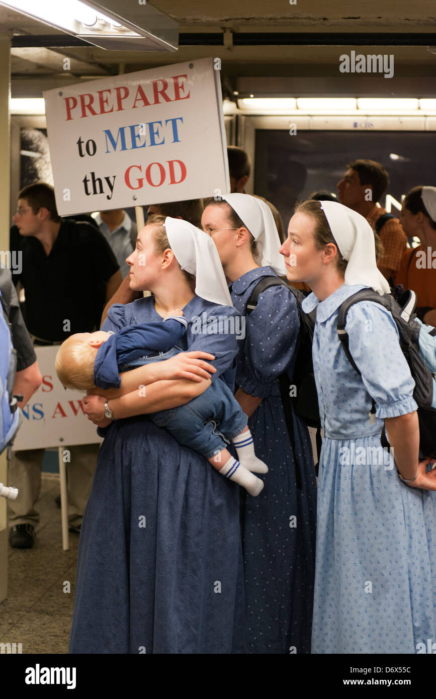 Amish women promoting their faith in the New York subway Stock Photo