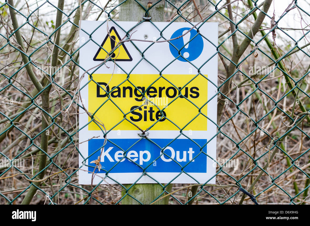 Sign attached to wire fence saying dangerous site, keep out Stock Photo ...