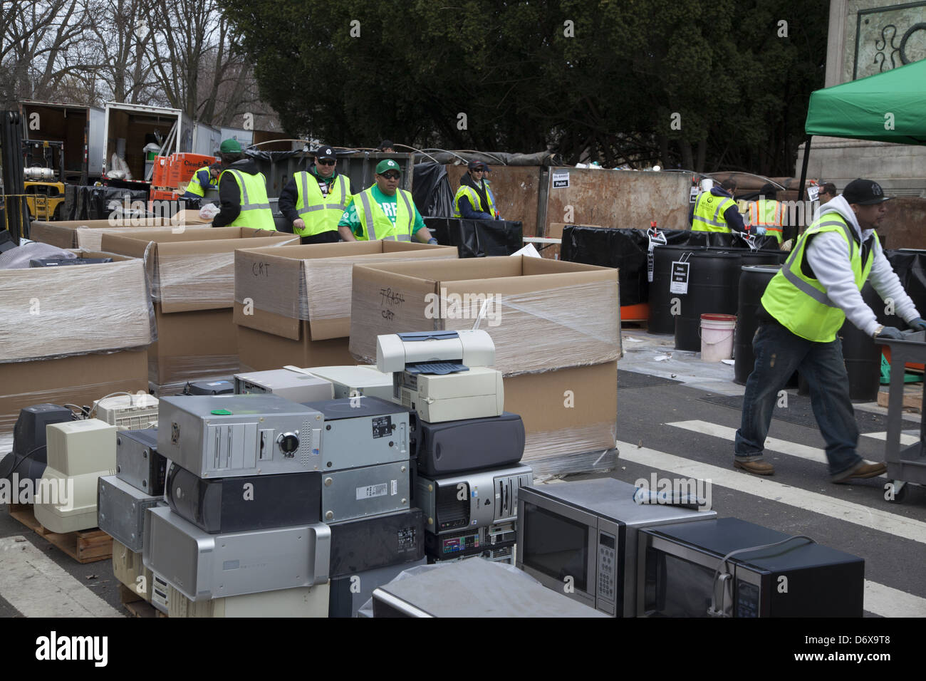 NYC Dept. of Sanitation, Bureau of Waste Prevention, electronics recycling and hazardous waste drop off day Brooklyn, NY Stock Photo