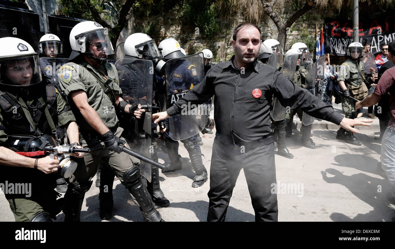 Police clash with protesters at the annual rally to protest the mass killings of Armenians in Ottoman Turkey nearly a century ago in Thessaloniki. A protest was held in Thessaloniki to commemorate the massacre of up to 1.5 million Armenians between 1915-1919, in what is now eastern Turkey. Clashes between police and about 250 Armenian demonstrators was held outside the Turkish consulate. Thessaloniki, Greece. April 24, 2013. Stock Photo