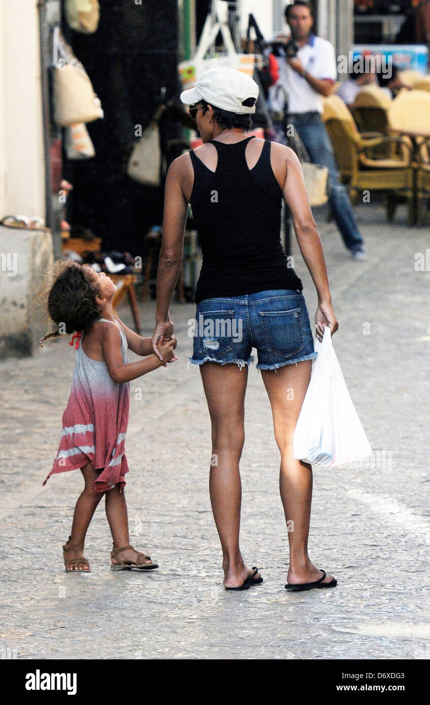 Halle Berry enjoys a holiday on Majorca Island with her boyfriend and(01)