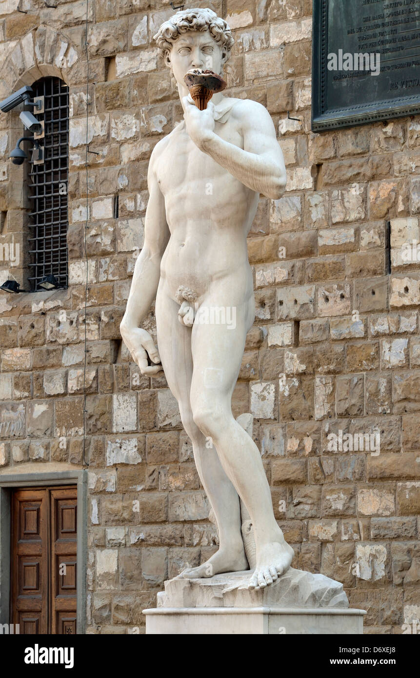 Michelangelo's David eating gelato in the Piazza della Signoria, Florence, Italy. Stock Photo
