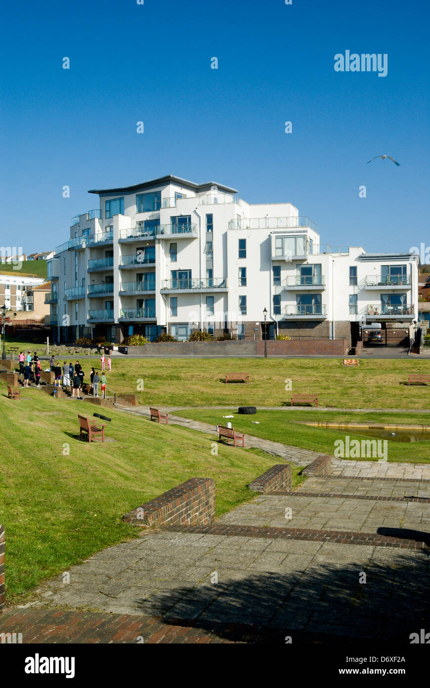 Modern british homes hires stock photography and images Alamy