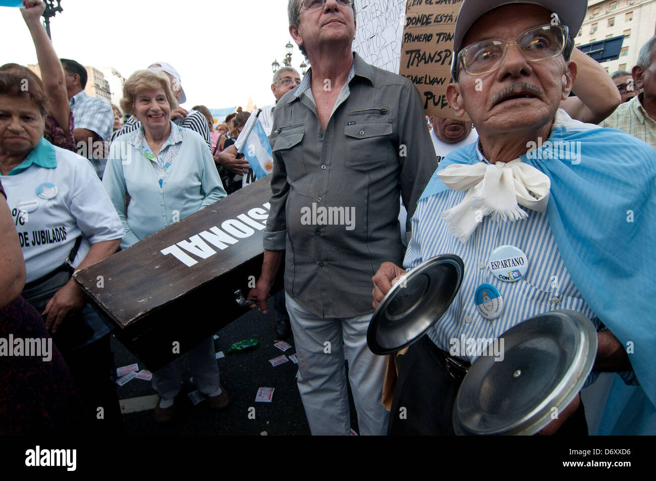 Buenos Aires, Argentina. 24th April, 2013. Called by opposition parties and unions, demonstrators protest in front of the National Congress against a series of reforms to the justice promoted by the Government. Six bills were filed in the Congress, calling for the direct public election of judges and members of the Magistrates Council, time limits on court injunctions, establishment of entrance examinations for judicial candidates, and the creation of three appeals courts. (Credit Image: Credit:  Patricio Murphy/ZUMAPRESS.com/Alamy Live News) Stock Photo