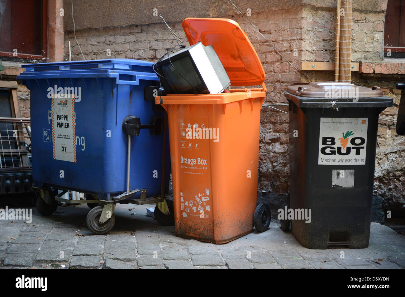 Garbage cans germany hi-res stock photography and images - Alamy