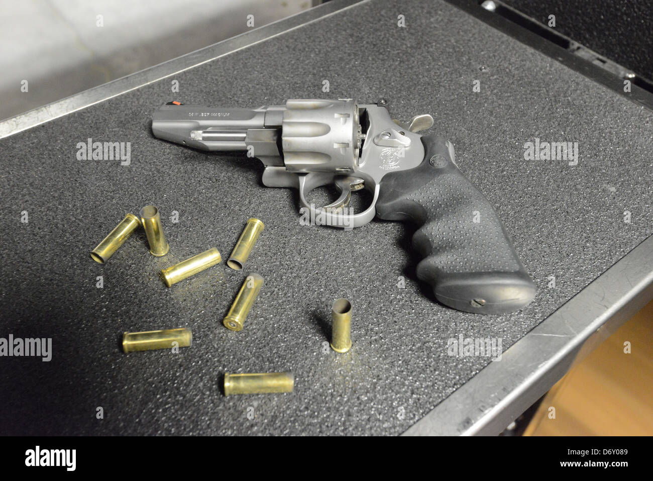 357 revolver hi-res stock photography and images - Alamy