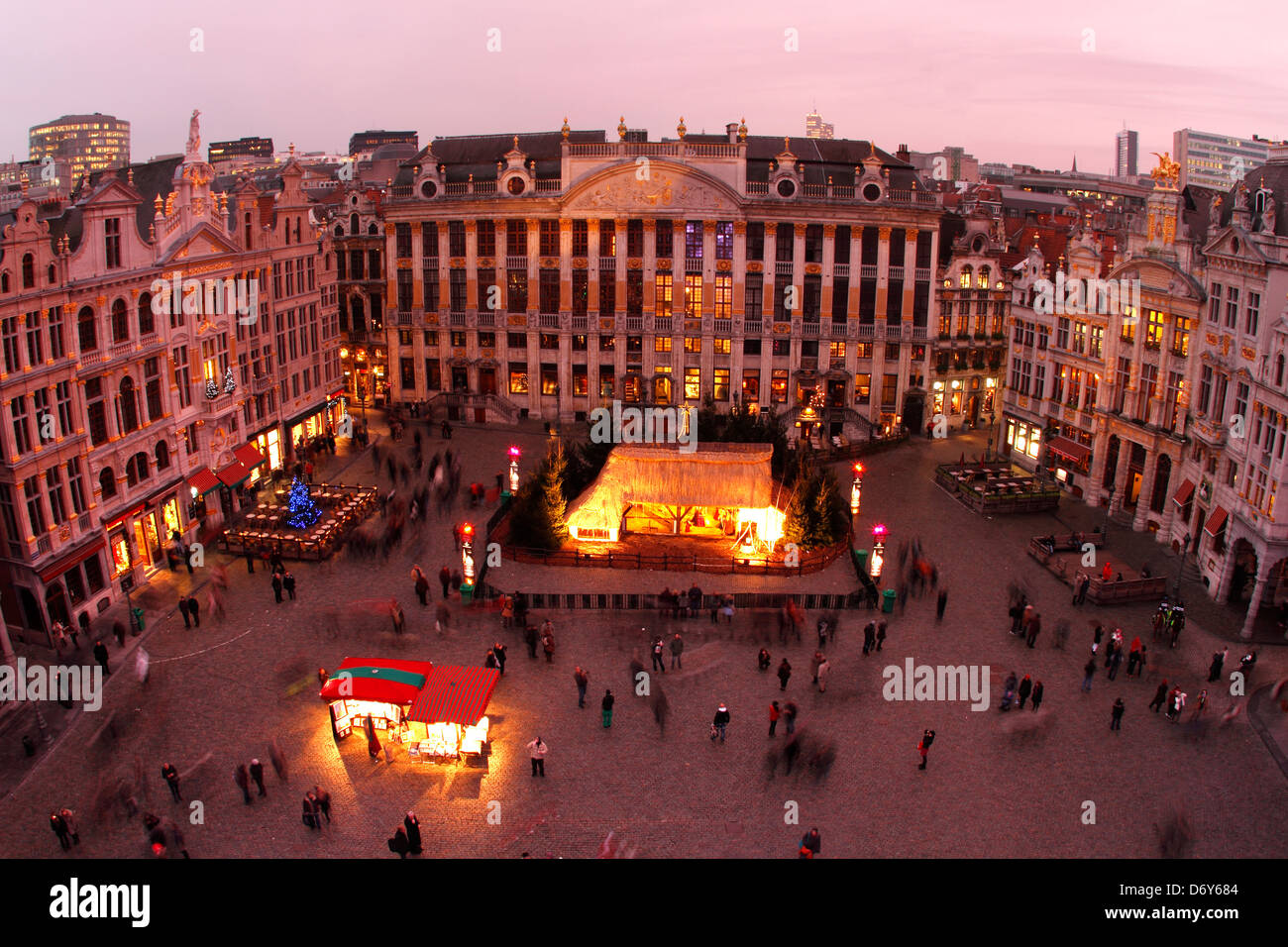 Inspecteren Lijkenhuis spijsvertering Sunset in Grand Place, Brussels, Belgium Stock Photo - Alamy