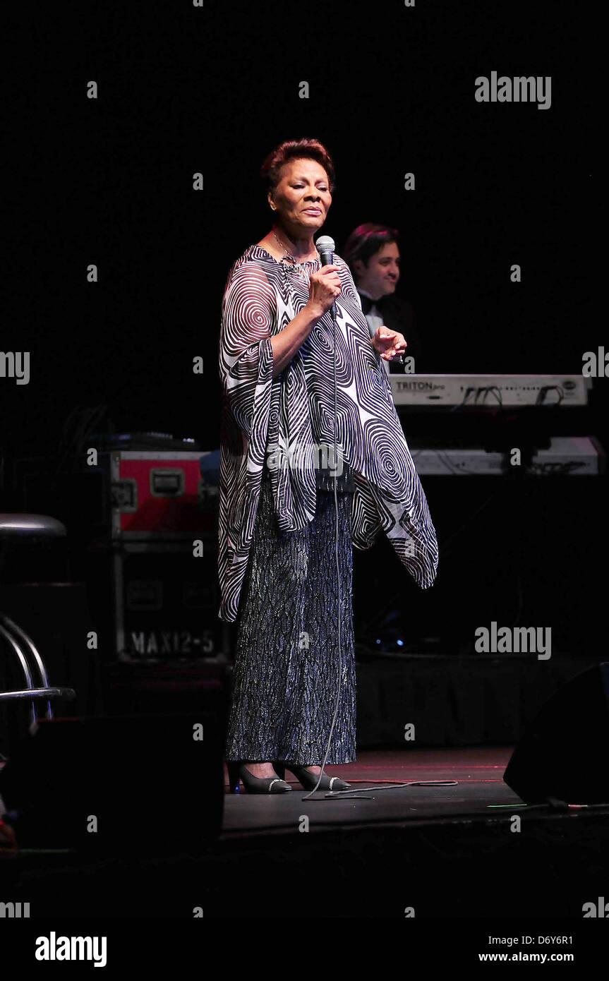 Dionne Warwick performs at Hard Rock Live! in the Seminole Hard Rock ...