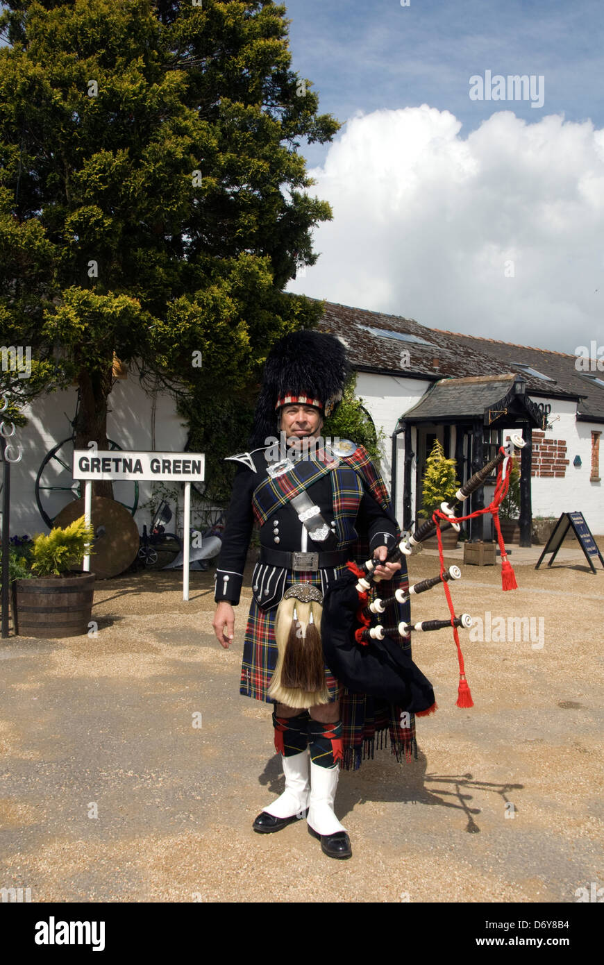 SCOTLAND; DUMFRIES & GALLOWAY; GRETNA GREEN HIGHLAND PIPER Stock Photo