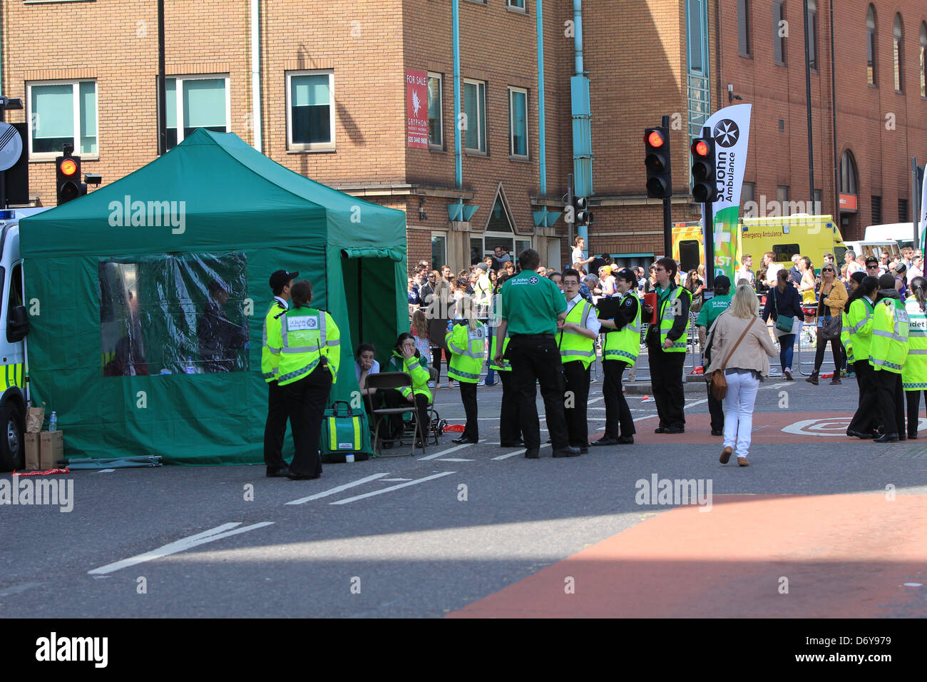 St john ambulance marathon hi-res stock photography and images - Alamy