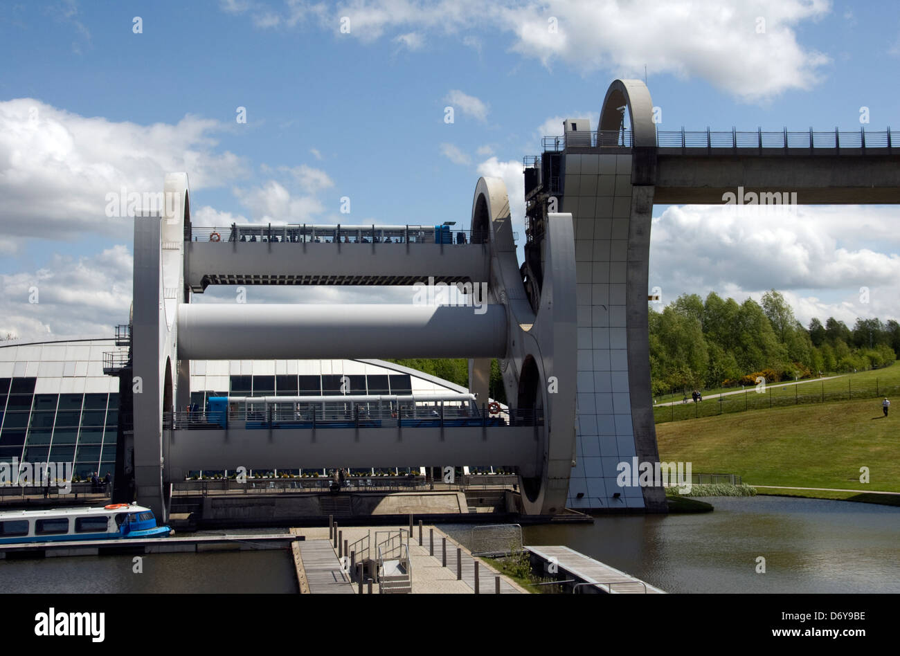 SCOTLAND; FALKIRK; THE FALKIRK WHEEL ROTATING TO LIFT BOATS FROM FORTH CANAL TO UNION CANAL ABOVE Stock Photo