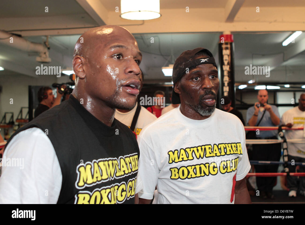 Roger Mayweather trains Floyd Mayweather at Mayweather Gym. Mayweather ...