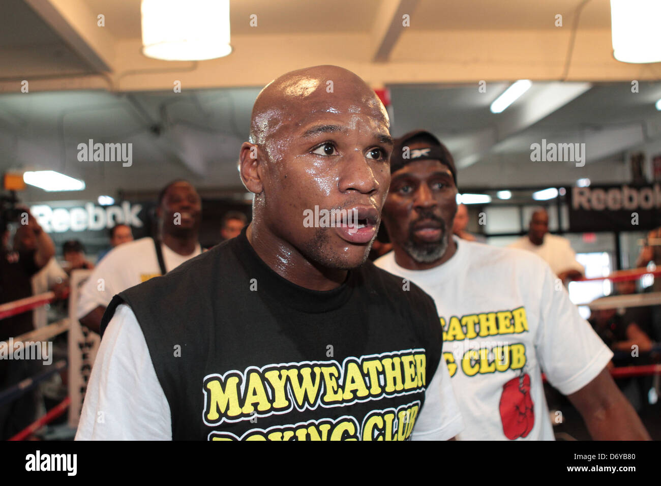 Roger Mayweather trains Floyd Mayweather at Mayweather Gym. Mayweather ...