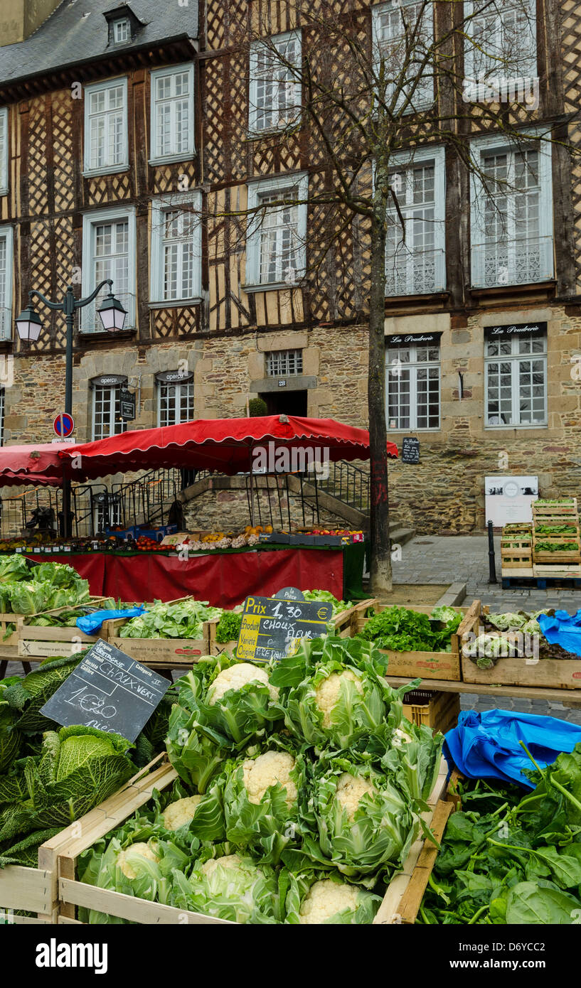 Heap of cabbages, Market 'Des Lices', Rennes 35000, Ille-et-Vilaine Bretagne Brittany, France Stock Photo