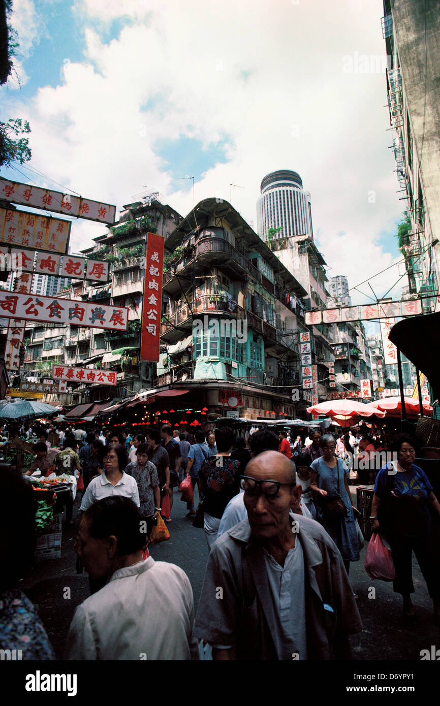 People shopping at street market in a city, Hong Kong Stock Photo - Alamy