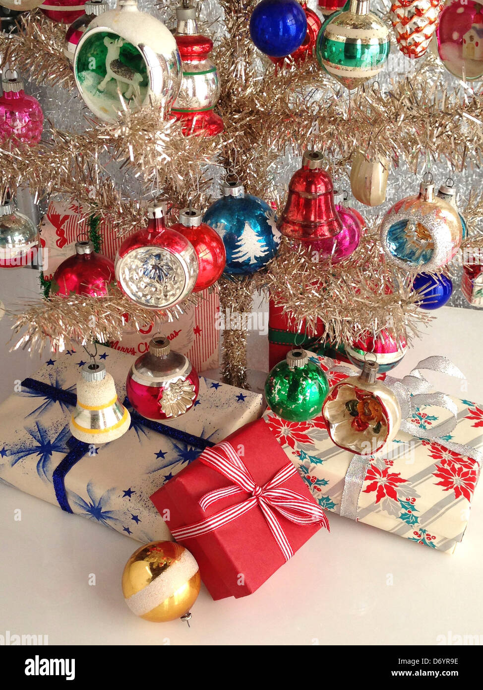Christmas tree with presents underneath hires stock photography and images Alamy