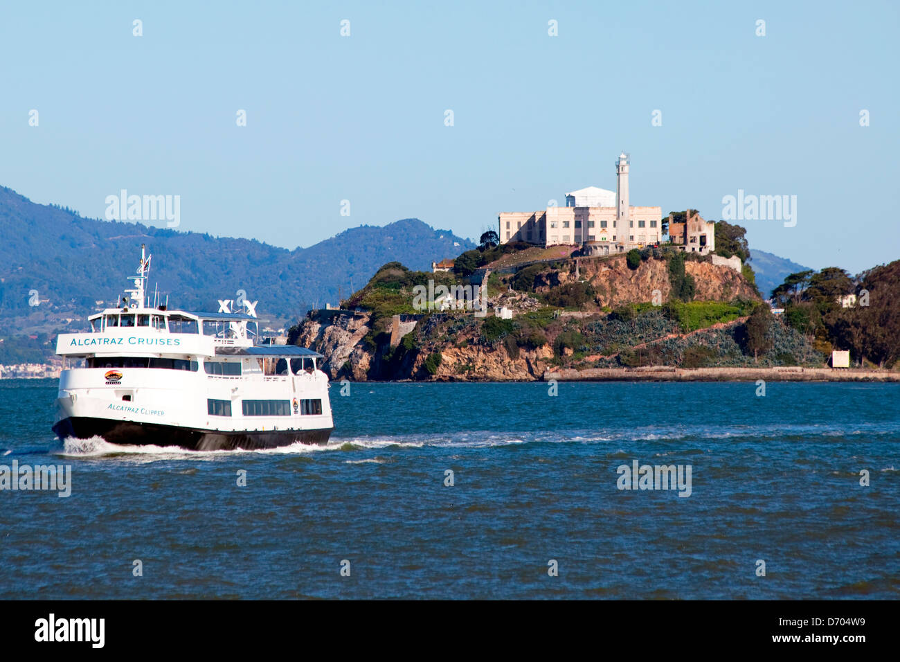 alcatraz cruises ferry leaving alcatraz island for pier 33 in san