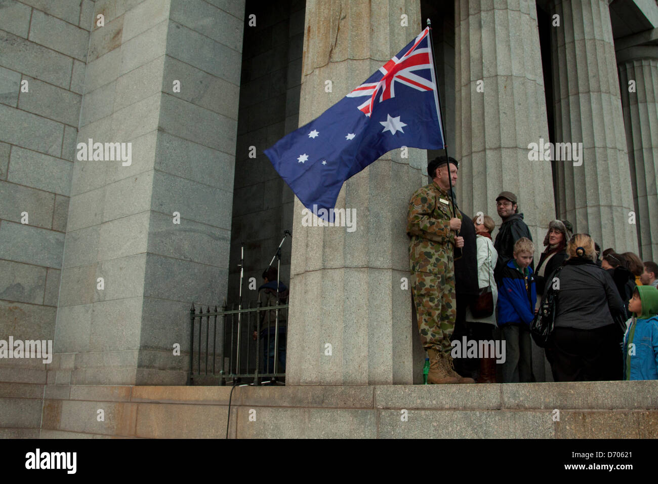 Anzac day parades hi-res stock photography and images - Alamy