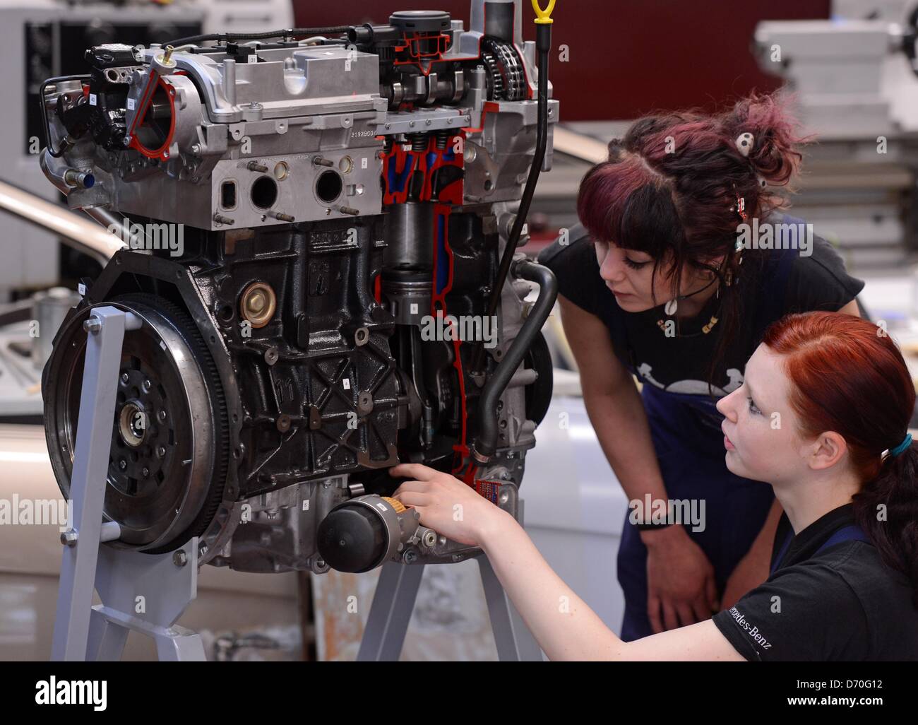 Car engine cutaway hi-res stock photography and images - Alamy