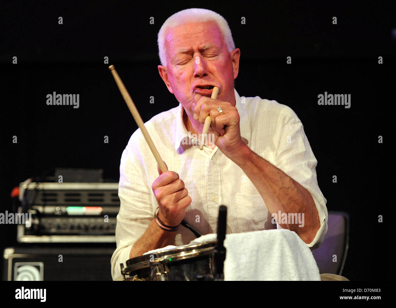 Dutch jazz percussionist Han Bennink performs shortly after receiving