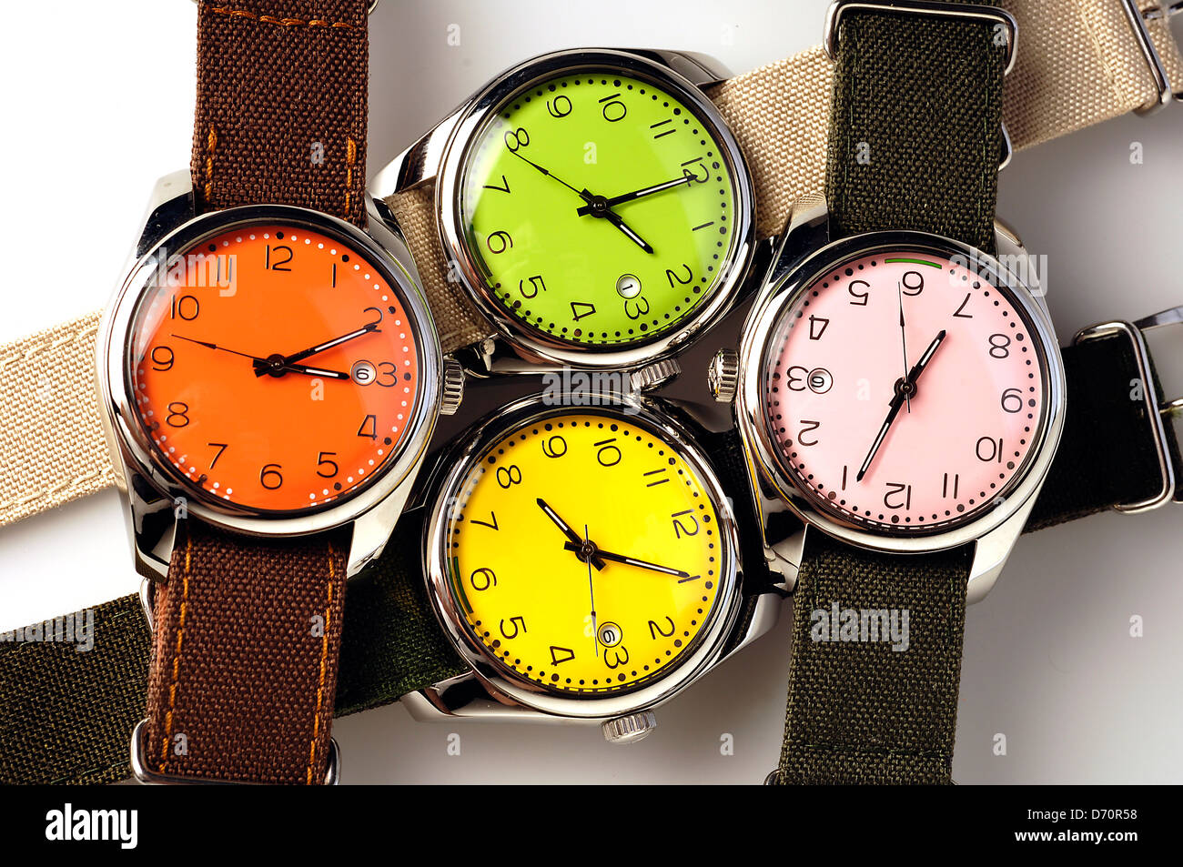 5 пар в часах. комплект часов мужские и женские. креативная реклама часов. часы коллекция. 5 пар в часах.