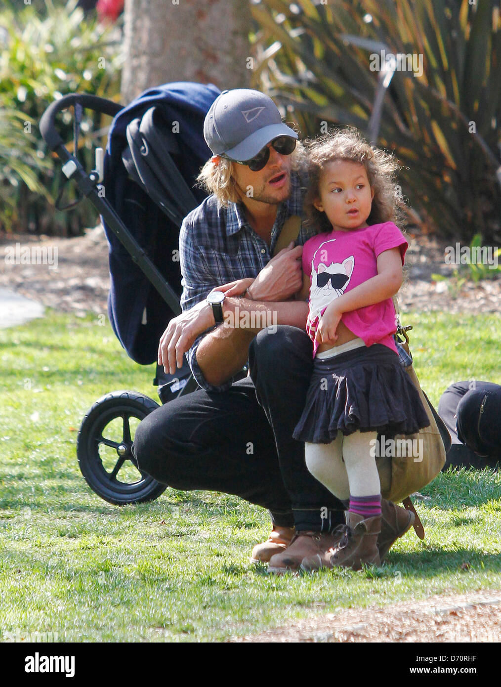 Gabriel Aubry spends the day at Los Angeles Zoo with his daughter Nahla(00)