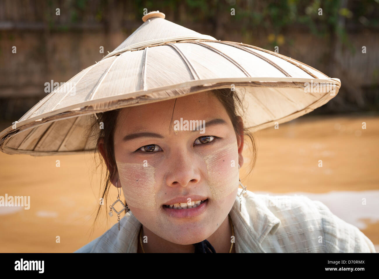 Young woman wearing a coolie hat, Ywama, Inle Lake, Shan State, Myanmar, (Burma) Stock Photo