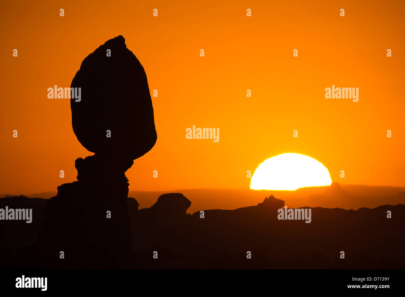 Sunset behind rock formation hi-res stock photography and images - Alamy