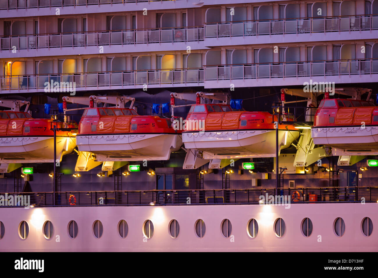 Docked cruise ship sunset hi-res stock photography and images - Alamy