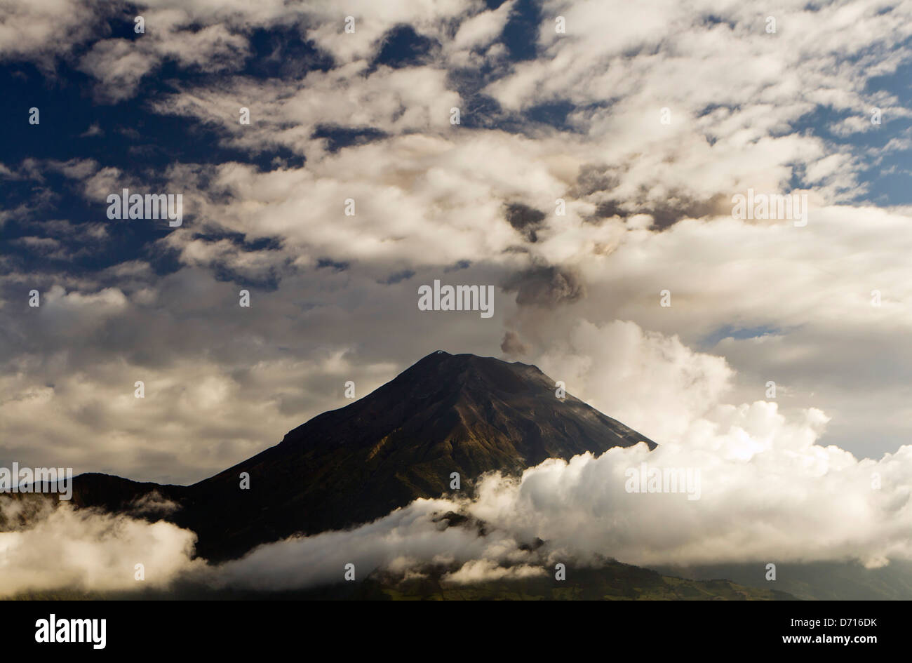 Tungurahua Volcano erupting, Ecuador March 2013 Stock Photo