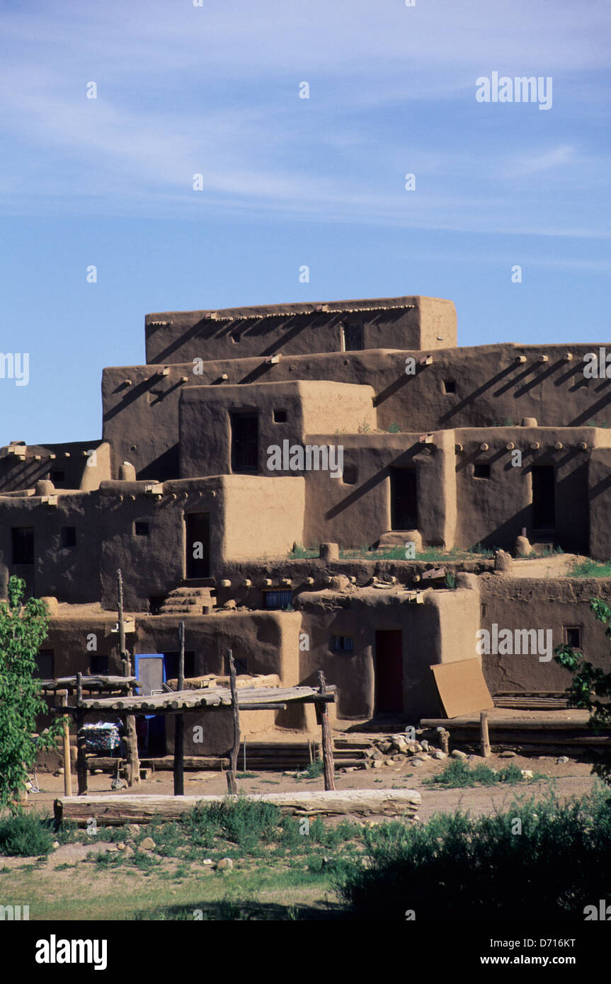 Pueblo adobe house construction