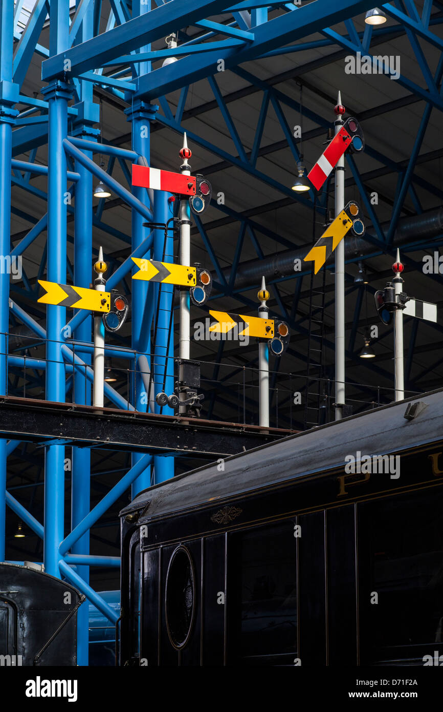 Signal gantry hires stock photography and images Alamy