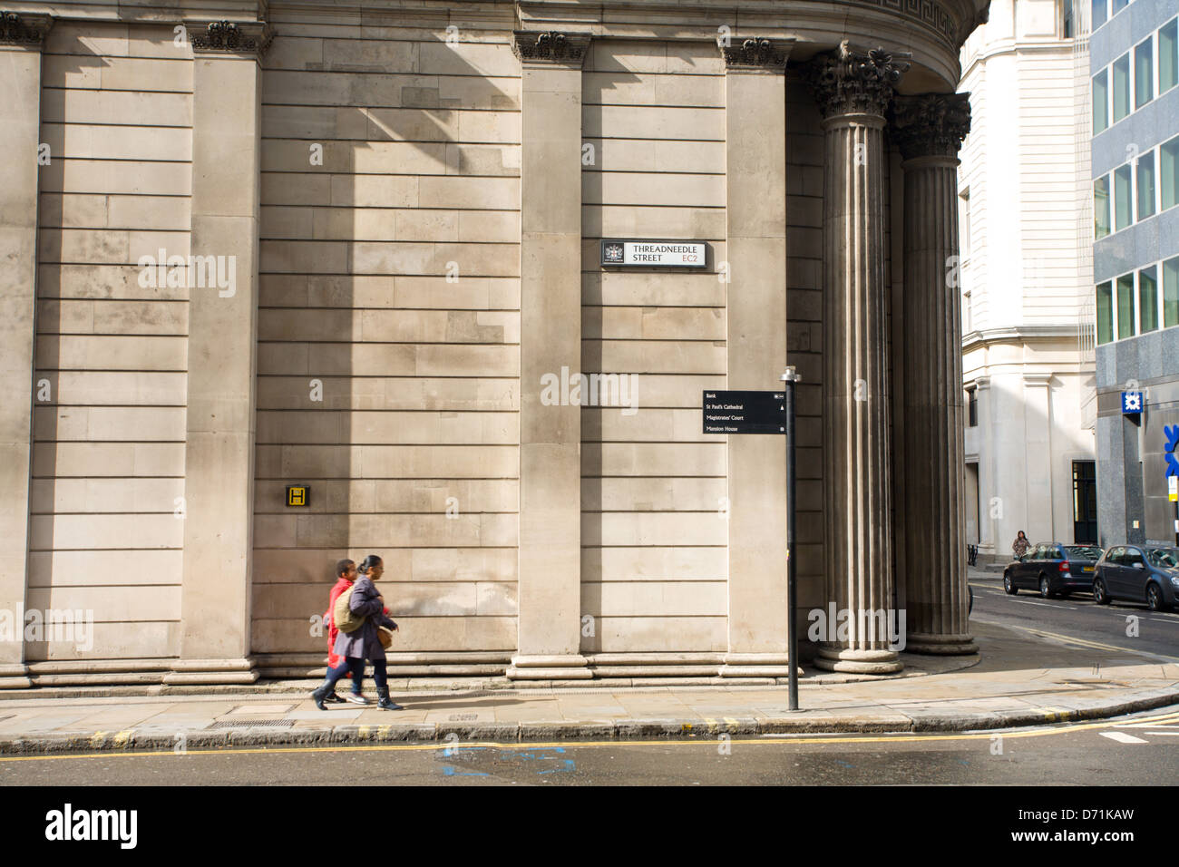 Threadneedle street sign hi-res stock photography and images - Alamy
