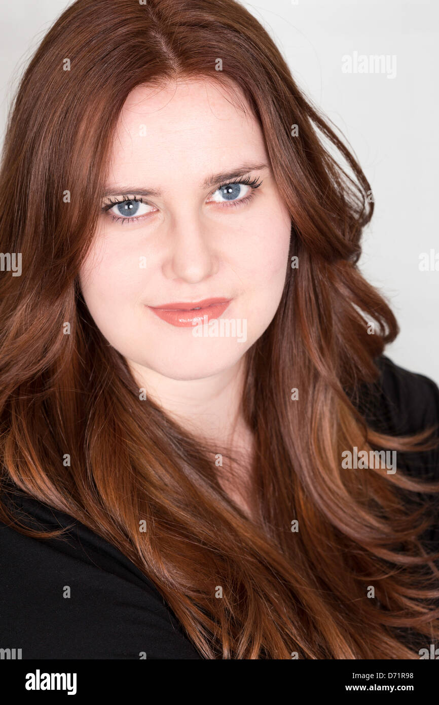 Smile portrait young woman hi-res stock photography and images - Alamy