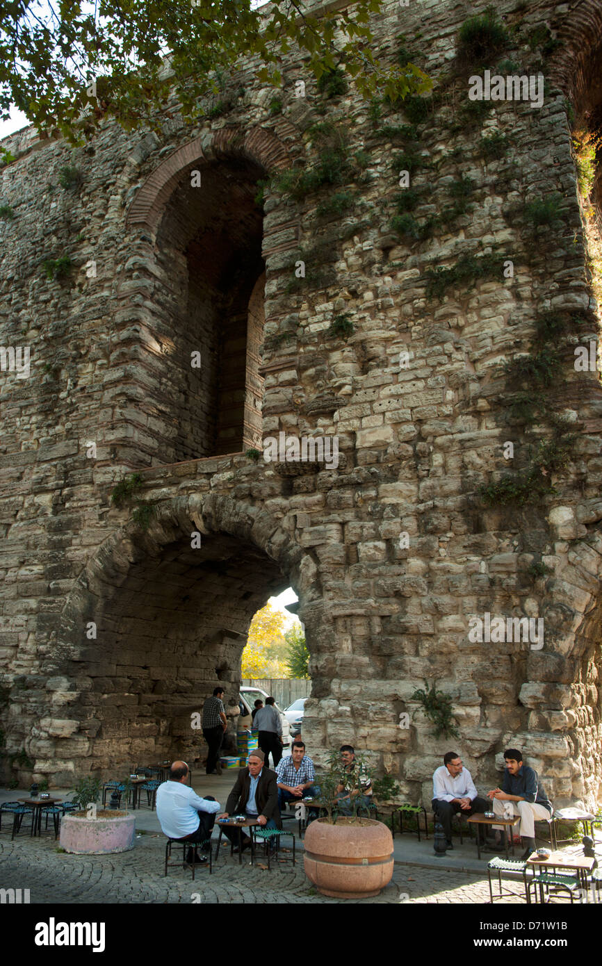 Türkei, Istanbul, Kirkcesme, Itfaiye Sokak (Fatih Kadinlar Pazari), Aquädukt Stock Photo