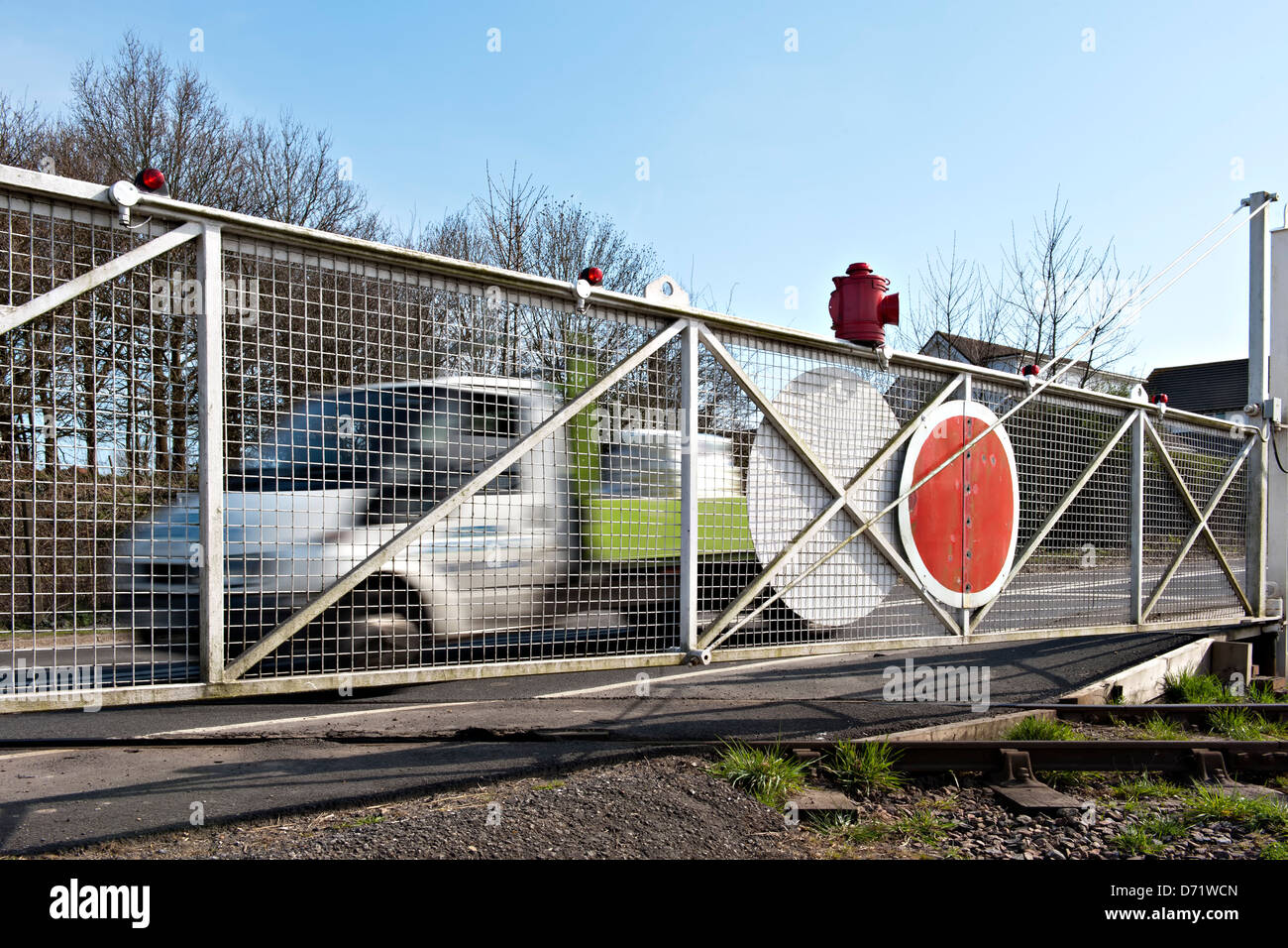 Railroad crossing gates hires stock photography and images Alamy