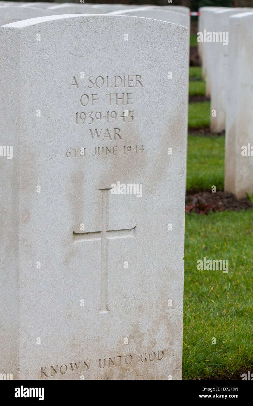 grave of Soldier died on June 6t 1944 in English cemetery of second war (1939-1945) in Hermanville-Sur-Mer, Normandy, France Stock Photo