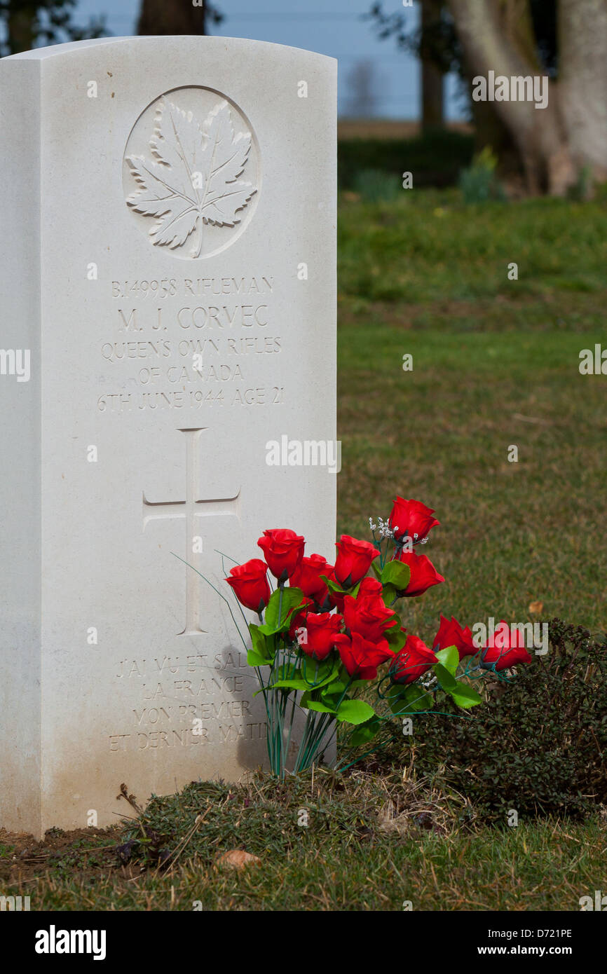 Grave of a Canadian soldier died on June 6th 1944 in Canadian cemetery of second war (1939-1945), Beny-sur-mer, Normandy, France Stock Photo