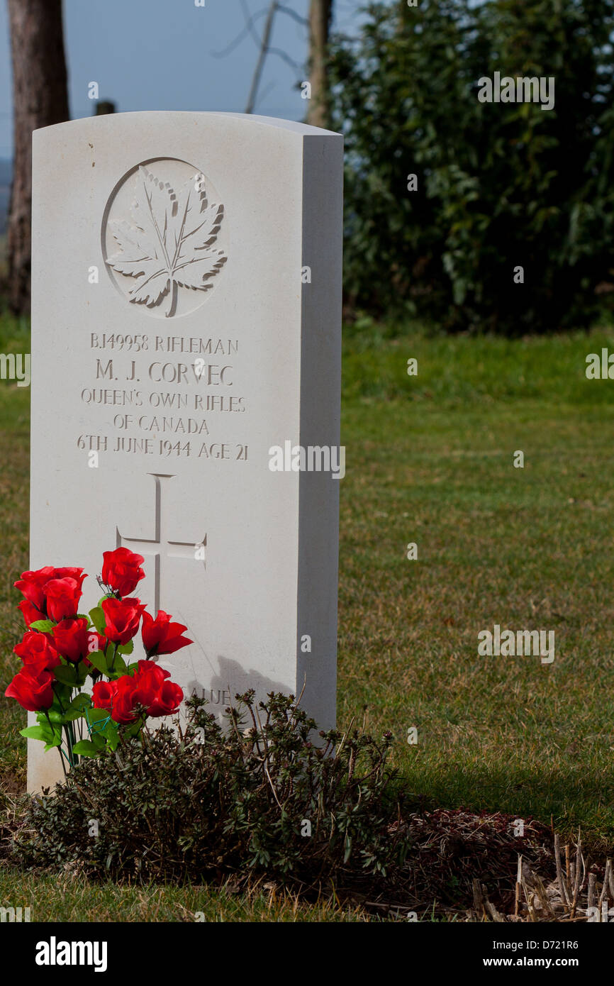 Grave of a Canadian soldier died on June 6th 1944 in Canadian cemetery of second war (1939-1945), Beny-sur-mer, Normandy, France Stock Photo