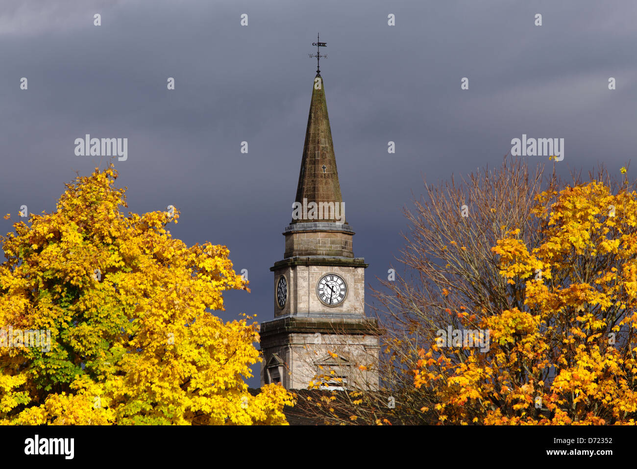 The steeple of the Church of Scotland Parish Church in Autumn, Lochwinnoch, Renfrewshire, Scotland, UK Stock Photo