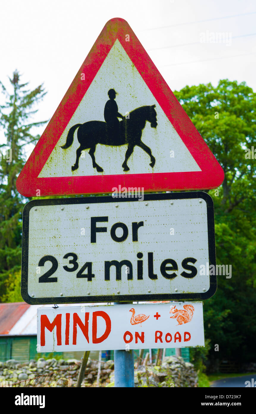Horse warning sign hi-res stock photography and images - Alamy