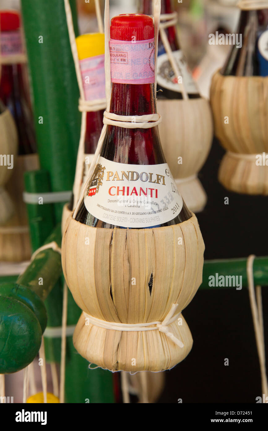 Italian typical vine Chianti bottle Stock Photo - Alamy