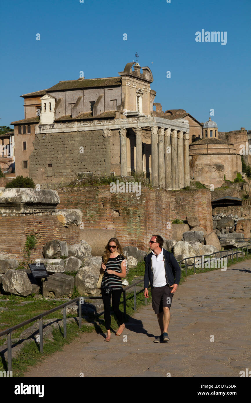 Tourist visiting roman historical hi-res stock photography and images ...
