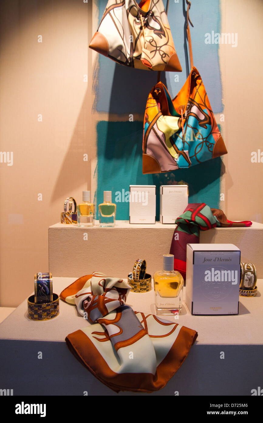 Fashion showcase hi-res stock photography and images - Alamy