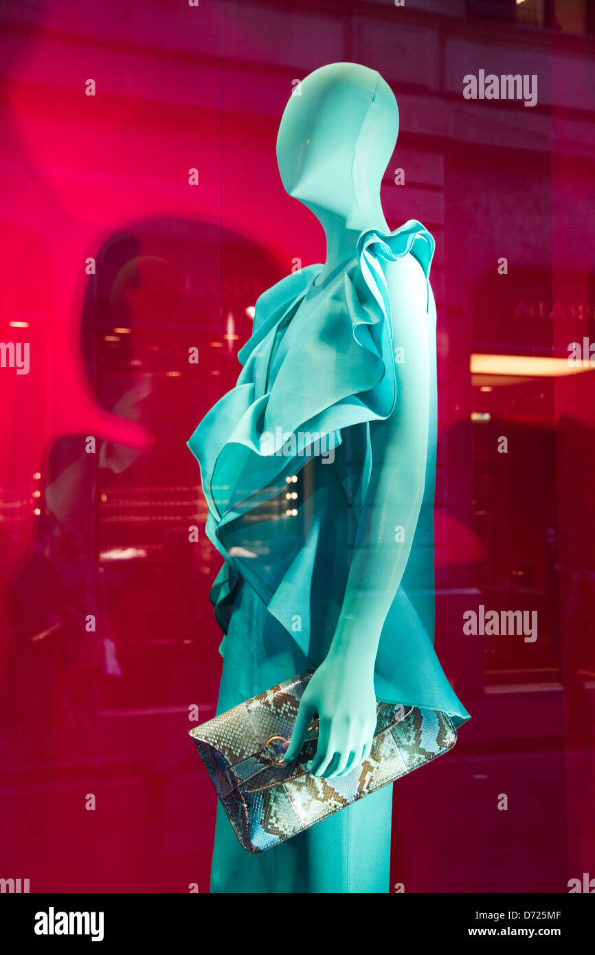 Fashion showcase hi-res stock photography and images - Alamy