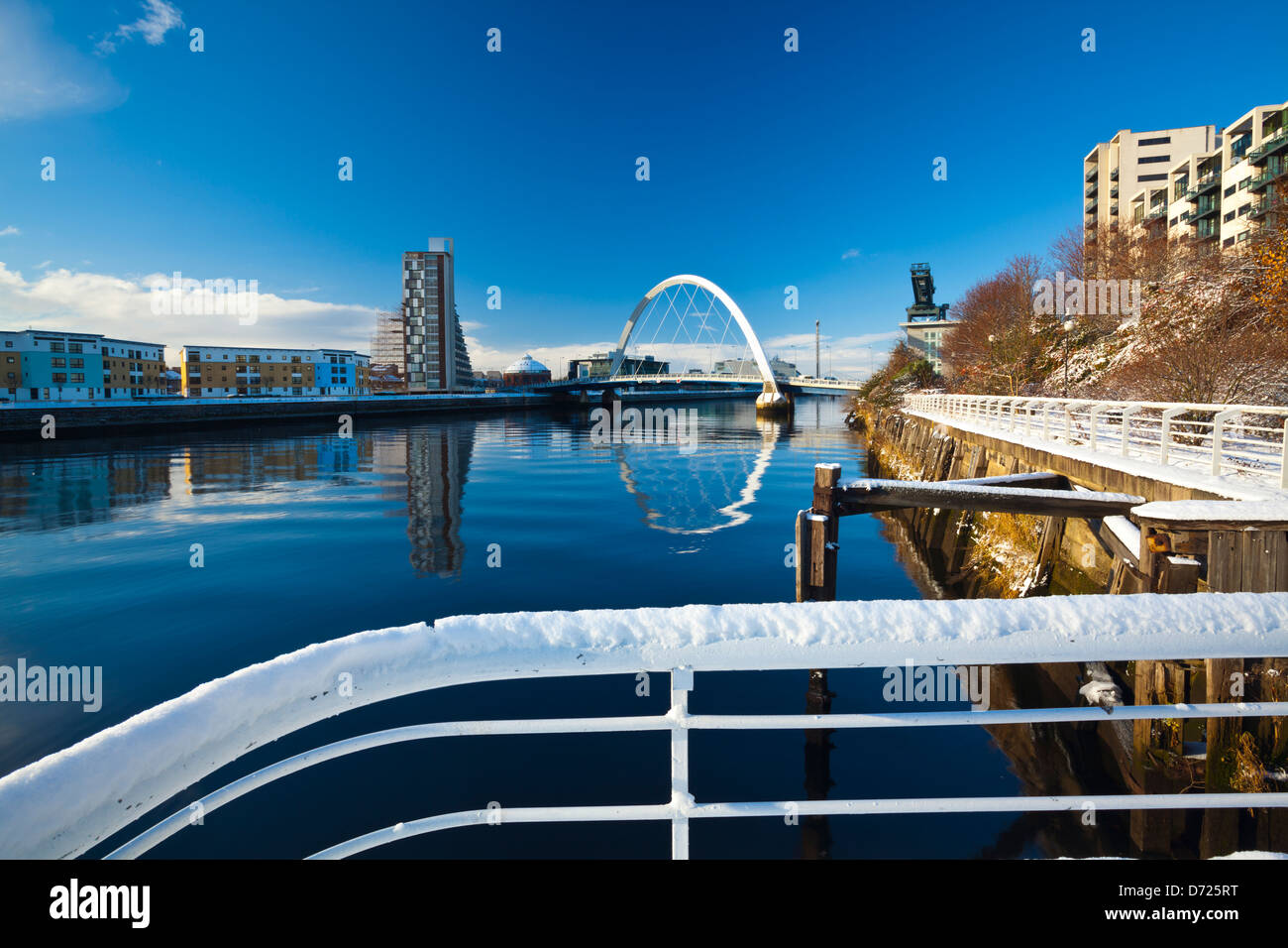 Scotland, Glasgow, Glasgow City. Glasgow's Clyde Arc bridge. More commonly known as the Squinty Bridge, and the Clyde Quayside redevelopment area. Stock Photo