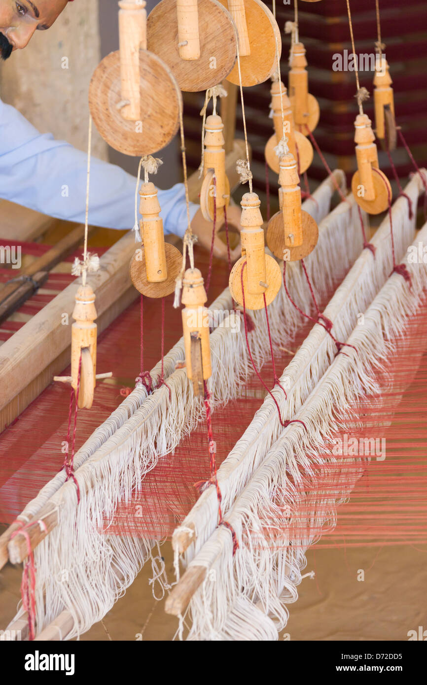 African weaving loom hires stock photography and images Alamy