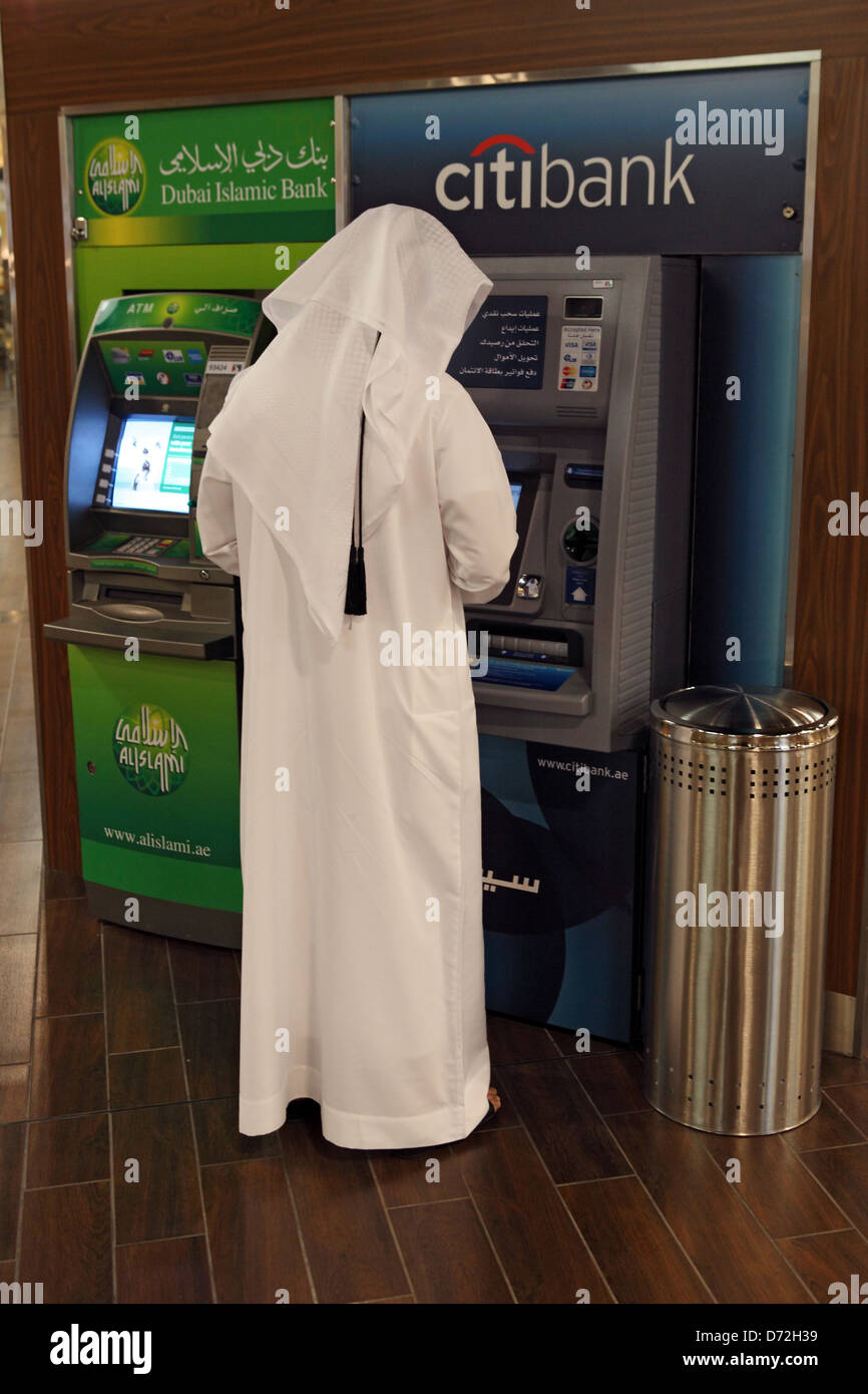 Dubai, United Arab Emirates, man raises money at an ATM from the citibank Stock Photo