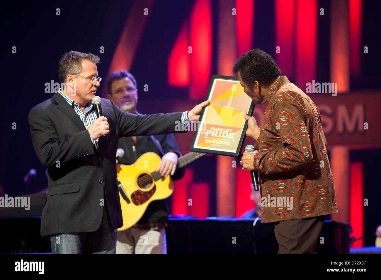 Pete Fisher of the Grand Ole Opry presents Charley Pride with a 20th anniversary plaque in Nashville, Tennessee, USA Stock Photo